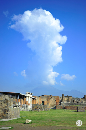 Versuvius Volcano above Pompeii